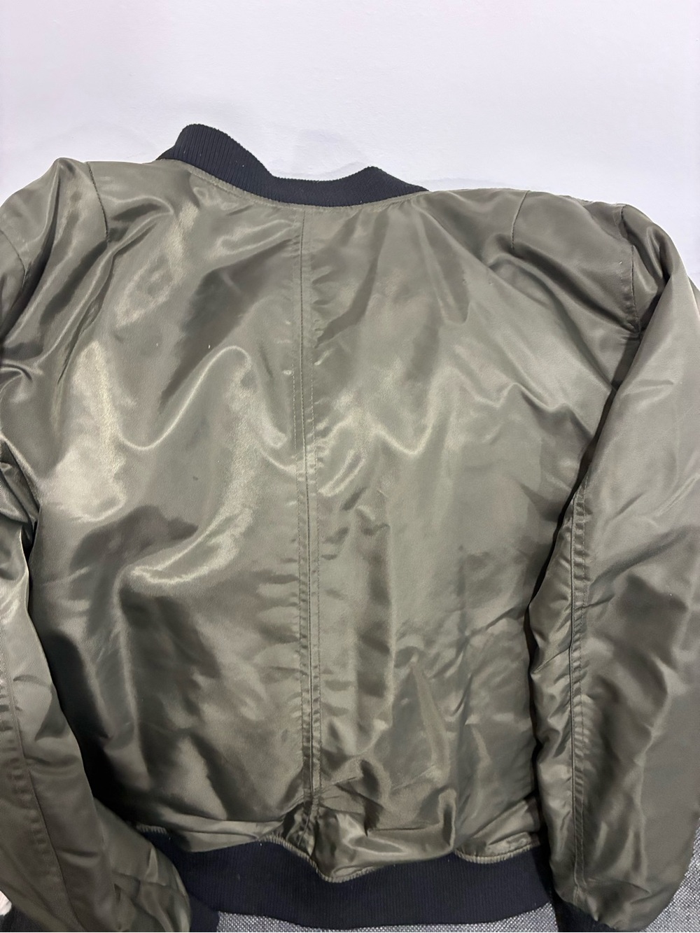 🔥GUESS Men's Olive Bomber Jacket with Black Rib Knit Collar - Picture 3 of 5